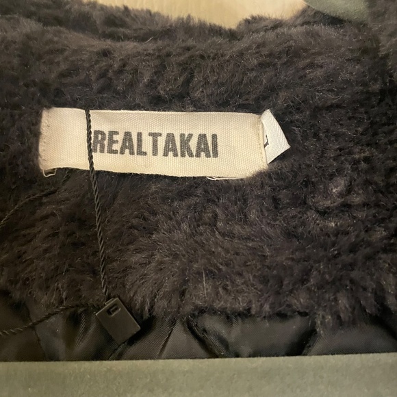SO SOFT! Realtakai Black faux fur jacket Size L - Picture 4 of 5